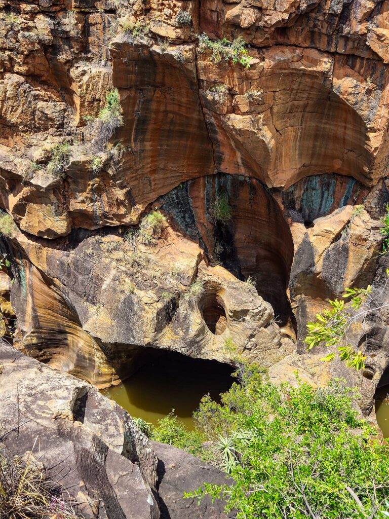 Rounded rock pools and layered sandstone at Bourke’s Luck Potholes